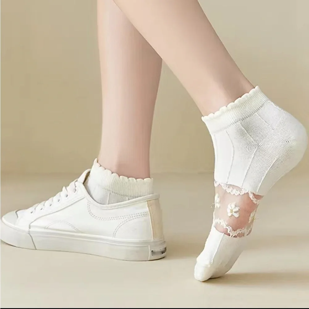 Women’s Floral Lace White Socks 5 Pairs